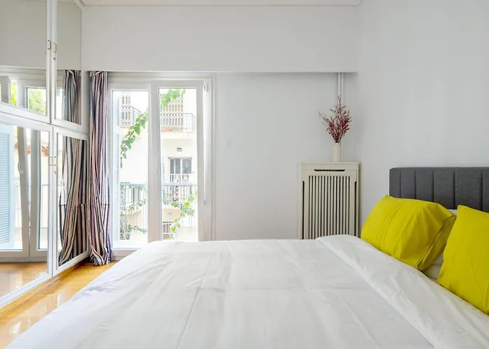 Spacious Central Apt Downtown