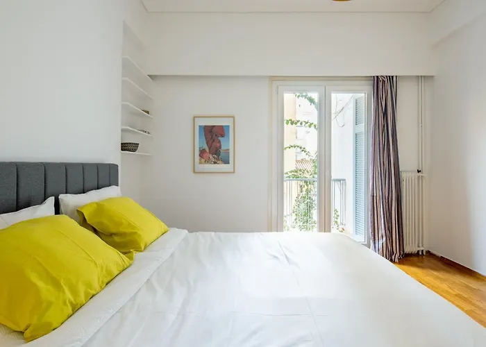 Spacious Central Apt Downtown