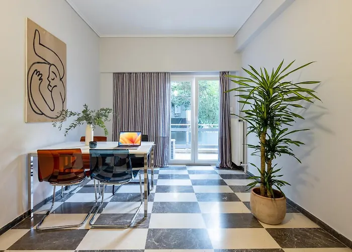 Spacious Central Apt Downtown