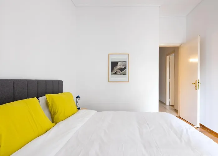 Spacious Central Apt Downtown